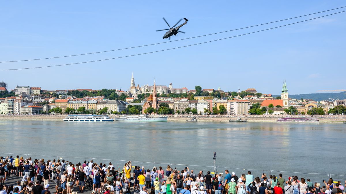 Most jött: Drámába fulladt az ünnepi rendezvény Budapesten, holtan esett össze egy néző