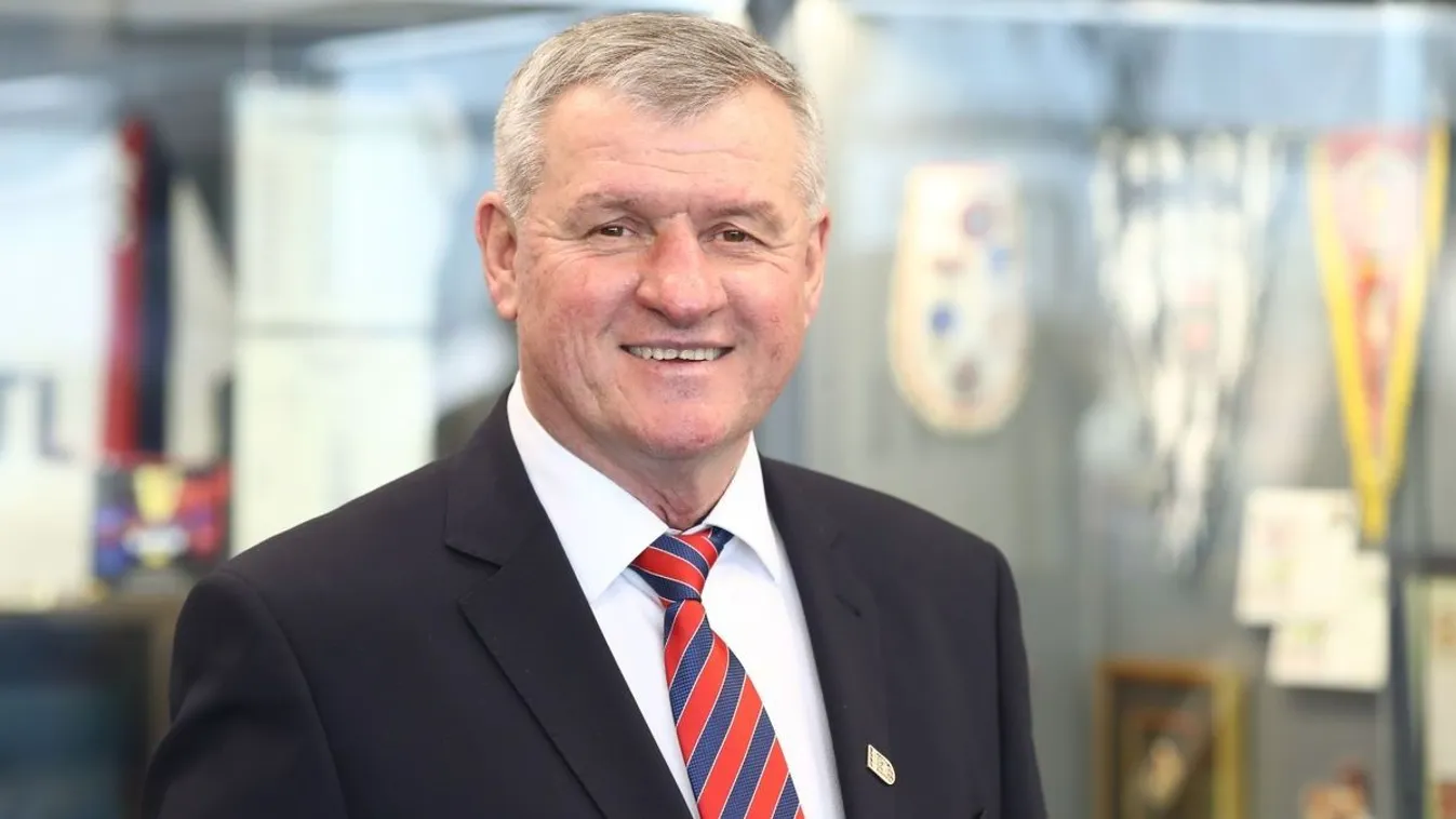 Mentővel szállították kórházba, betegségéről beszélt a legendás magyar focista