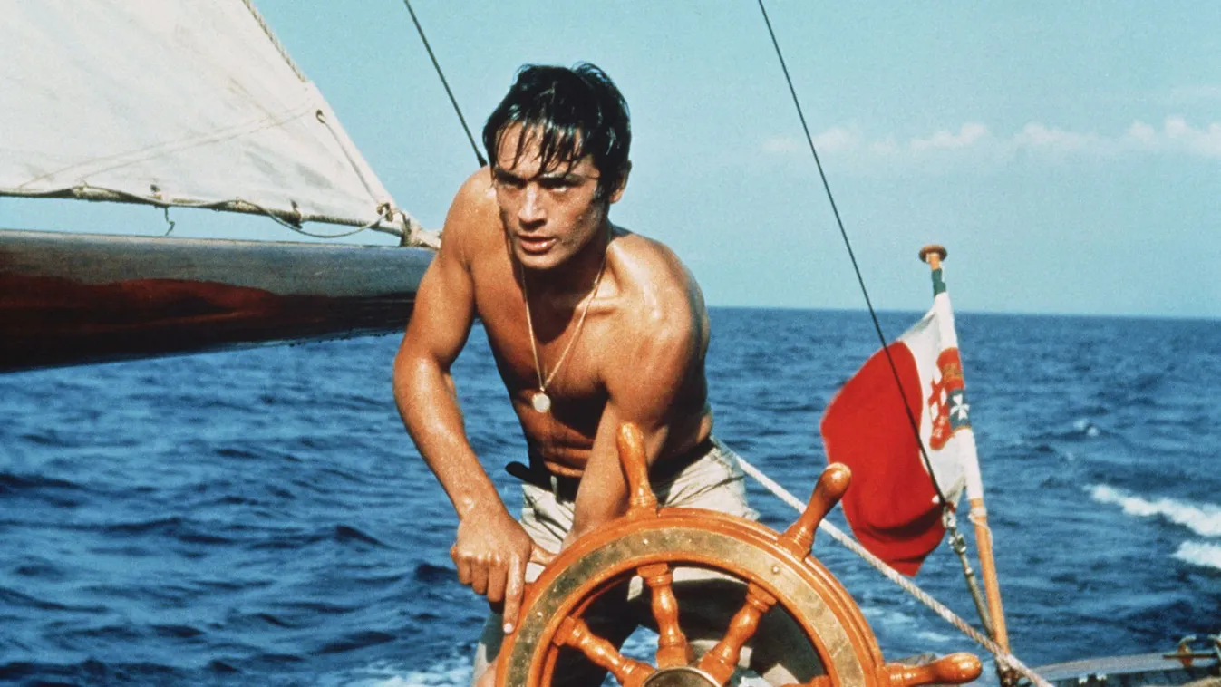 Megszakad a szív: Alain Delon Balatonfüreden álló vitorlására felhúzták a fekete zászlót - Fotó!