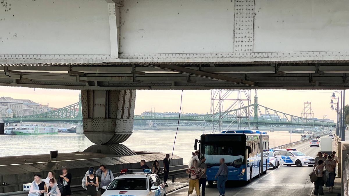Itt vannak az első képek: bulizó fiatalok kerültek bajba az Erzsébet hídnál