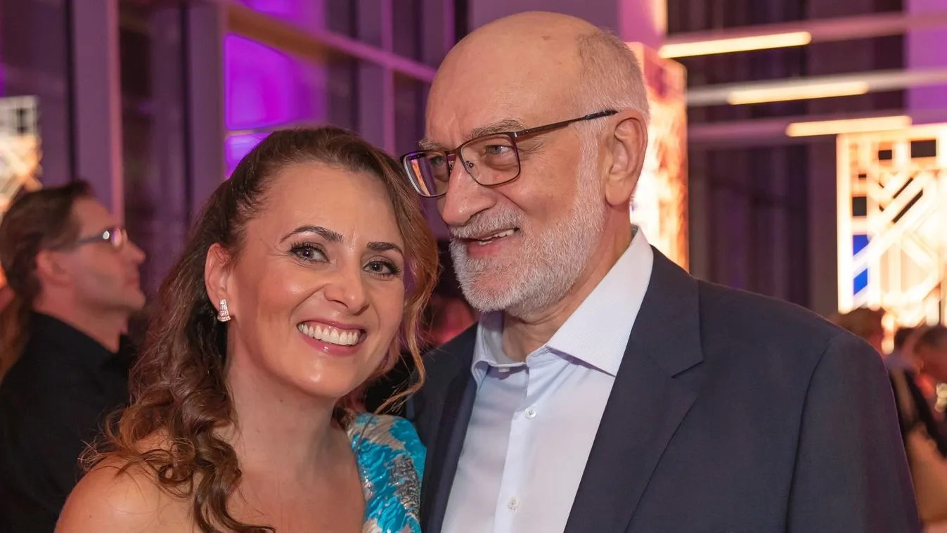 Végre kiderült, kisfia vagy kislánya lesz-e Csézynek