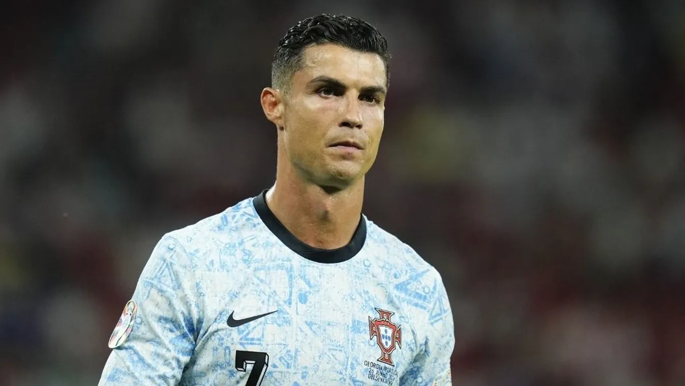 Ronaldo tovább égeti magát, mindenki rajta nevet – videó