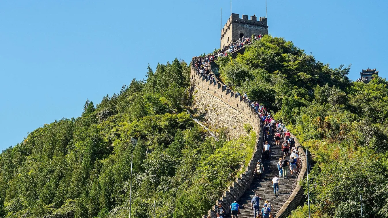 Drón viszi az éhes turistáknak az ebédet a kínai nagy falra