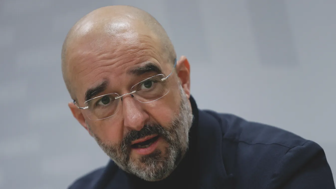 Kovács Zoltán: Ha Brüsszel arra kényszerít minket, hogy beengedjük a migránsokat, akkor be is kell fogadnia őket