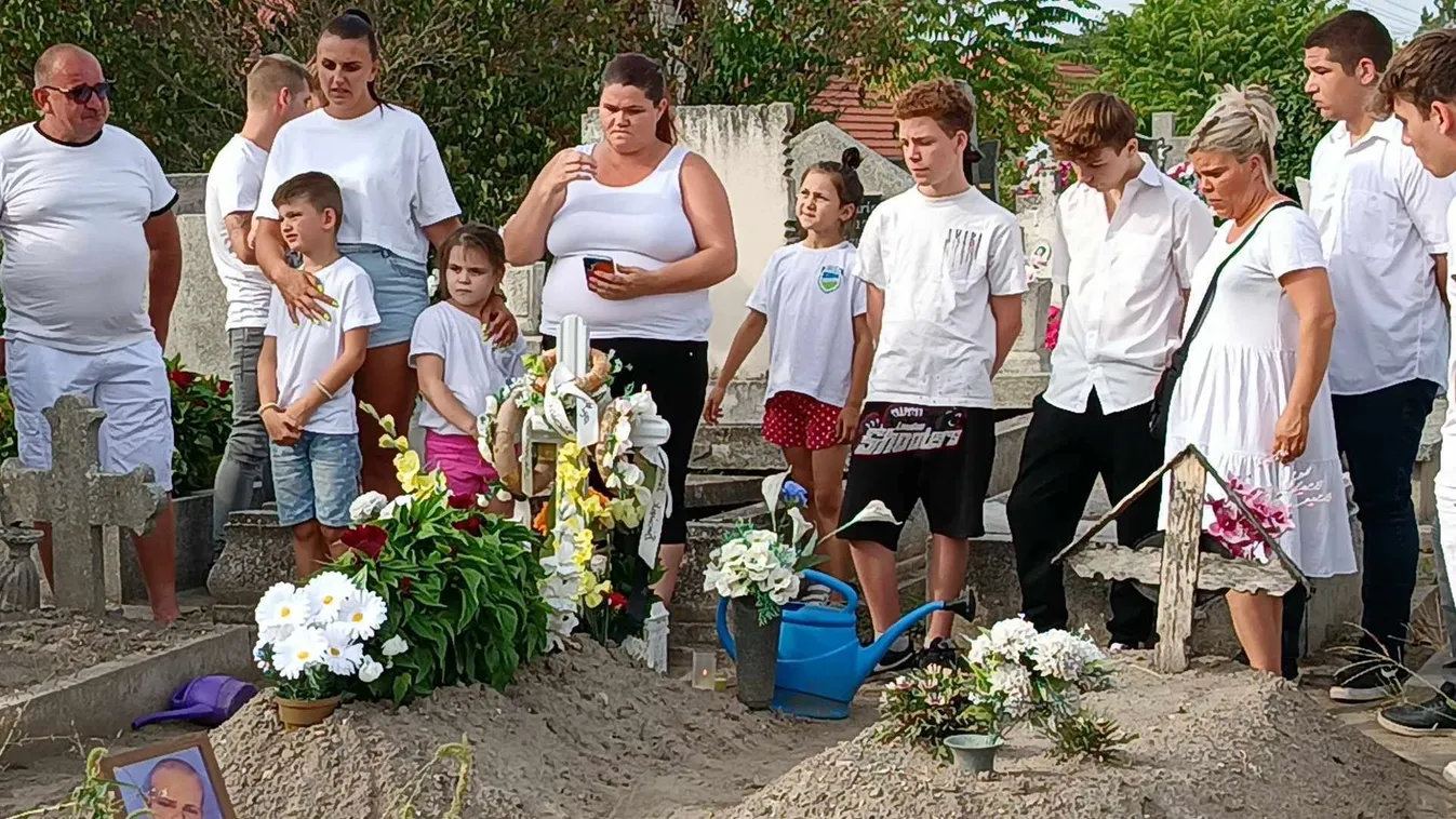 Hófehér galambok és lufik: szívszorító módon, a temetőben ünnepelték Dávidka születésnapját