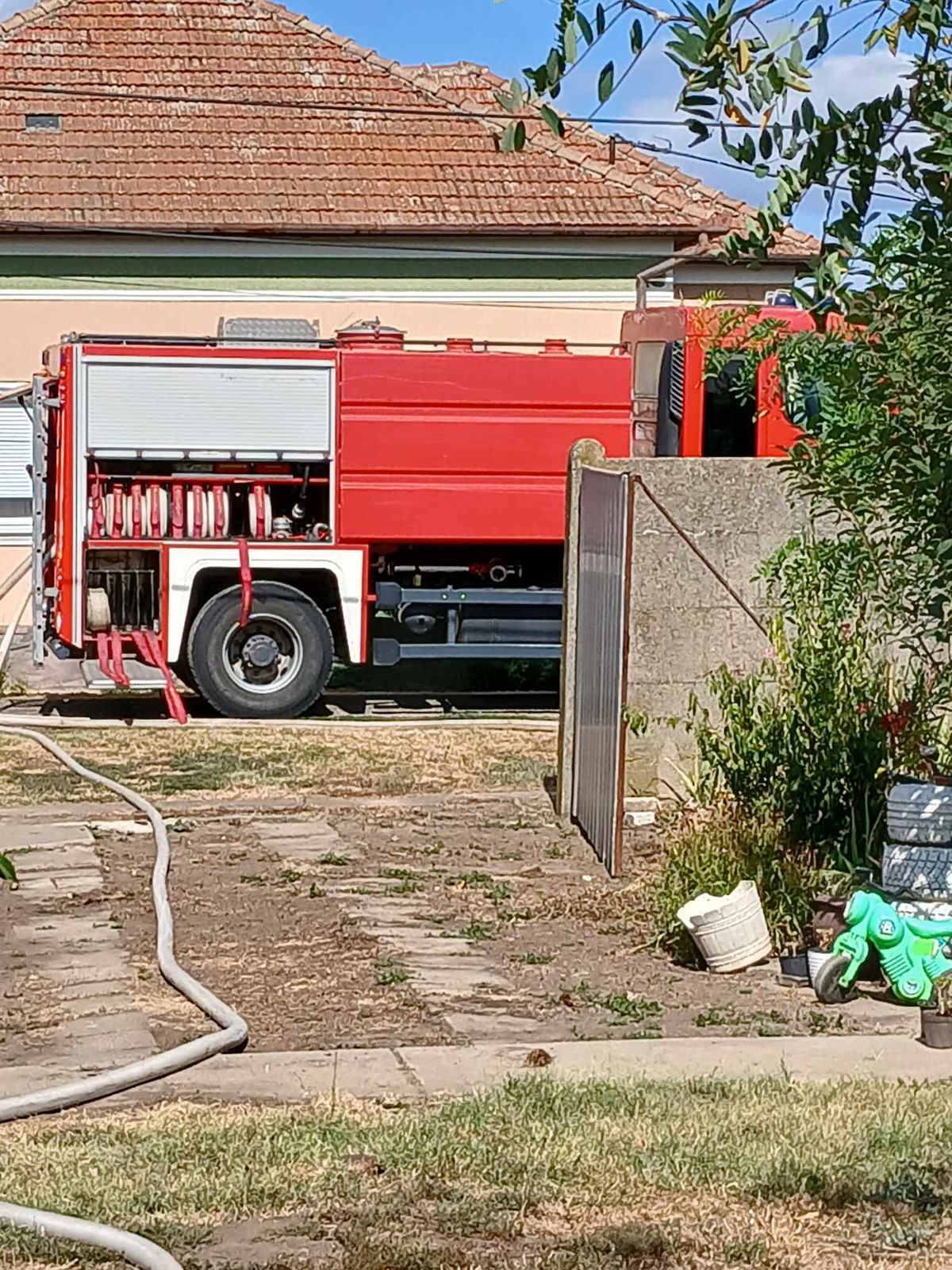 Ha a tűzoltók és a szomszédok nem cselekszenek időben, tragédia lehetett volna a vége /