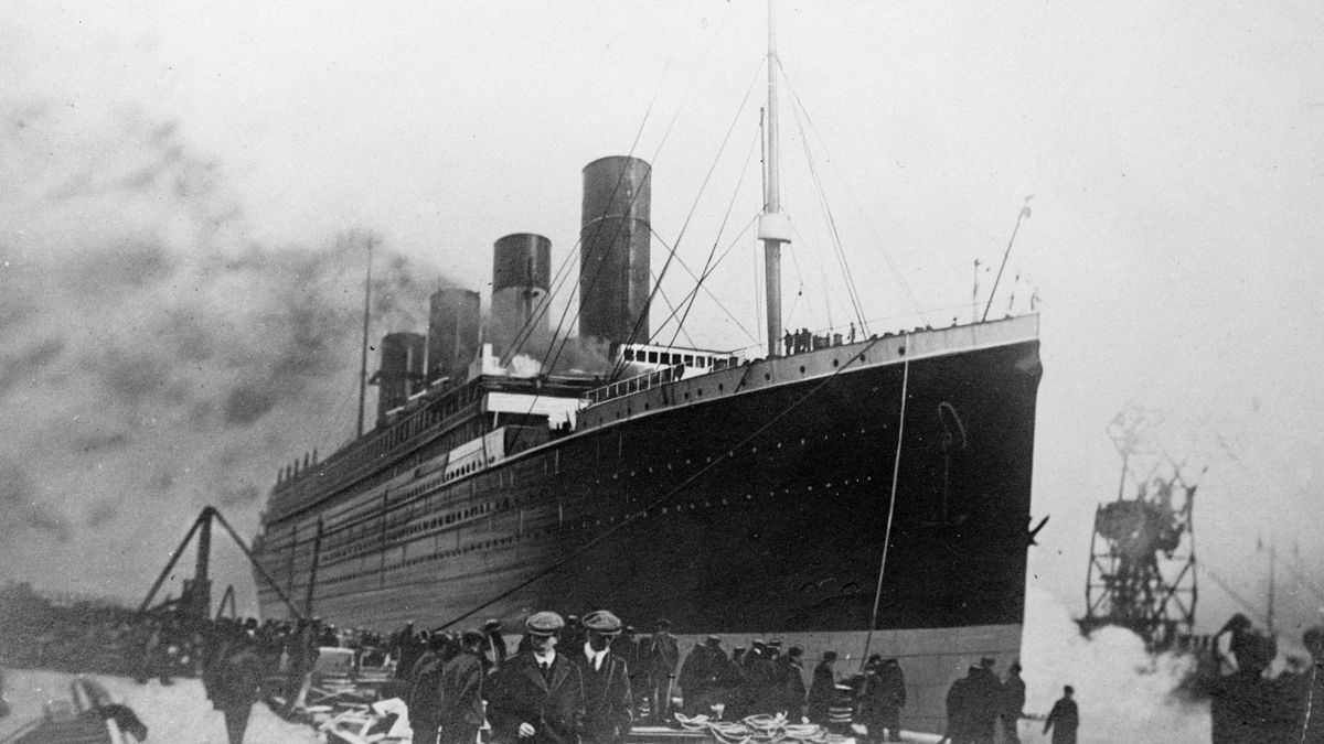 The "Titanic", passenger ship of