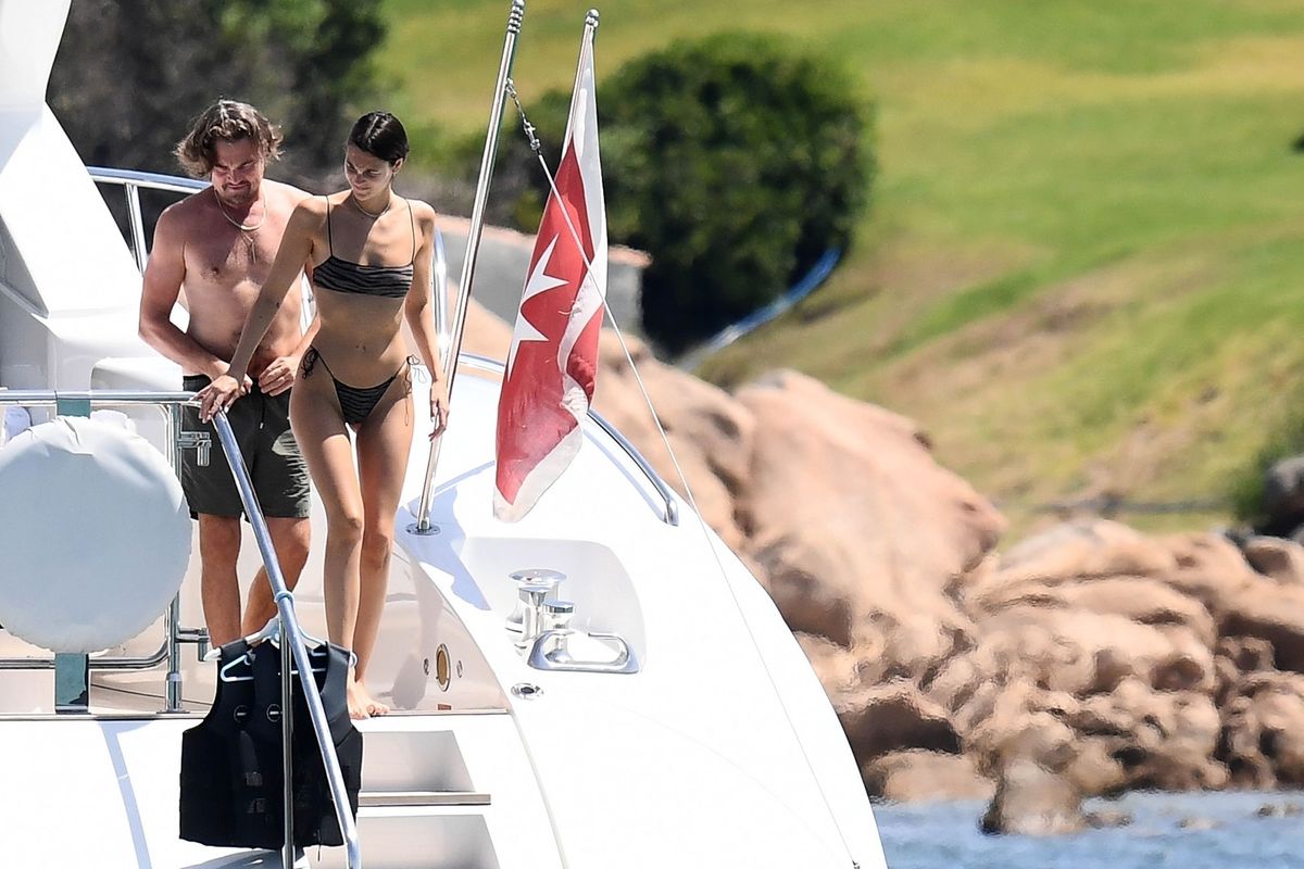 *PREMIUM-EXCLUSIVE* MUST CALL FOR PRICING BEFORE USAGE - Leonardo Di Caprio and his bikini-clad girlfriend, the Italian Model Vittoria Ceretti soak up the sun with Leo's bestie Tobey Maguire and Babette Strijbos as the gang looked to continue their fun-fi