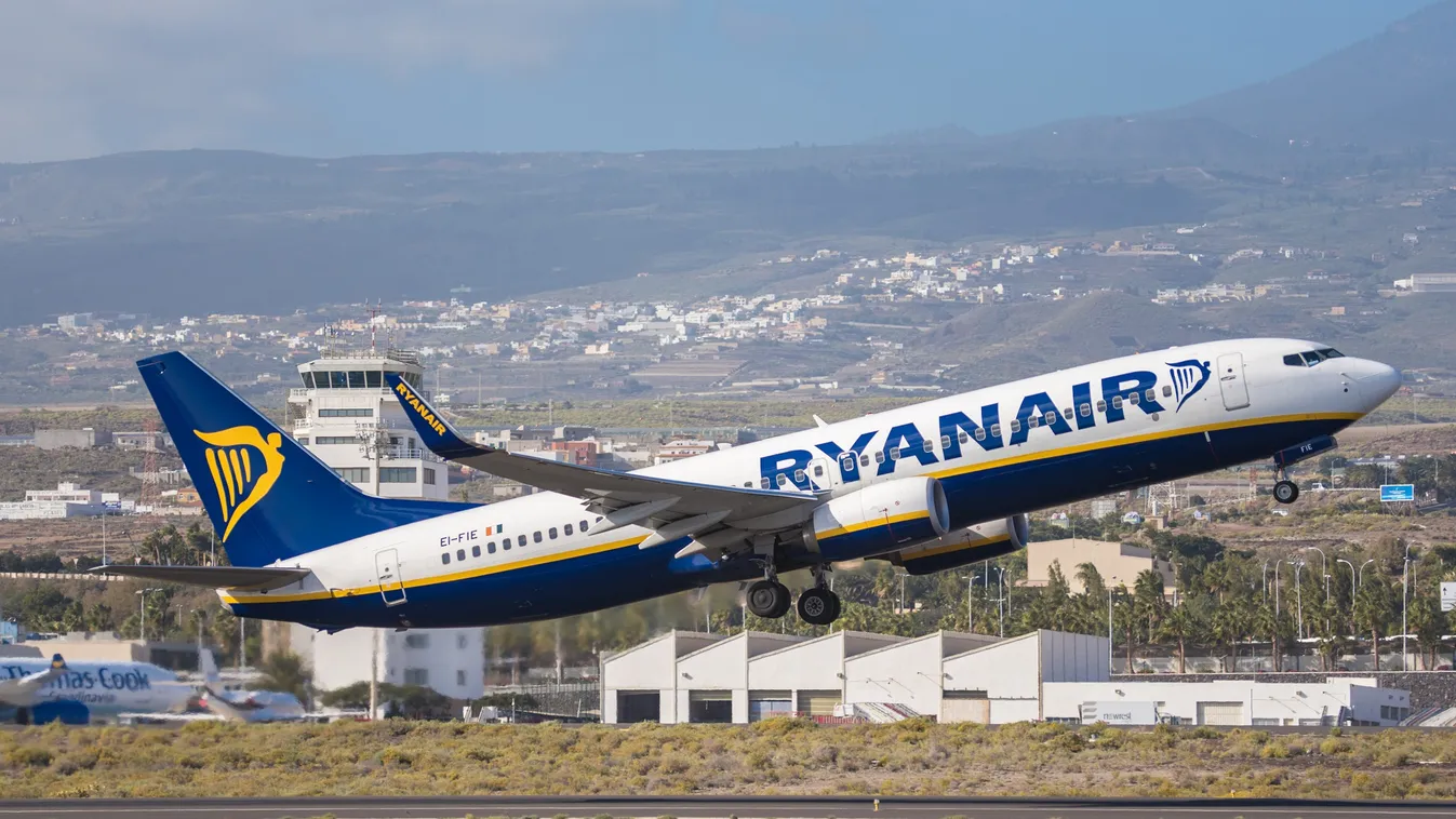 Videó: Egy részeg utas felpofozta a Ryanair légiutas-kísérőjét