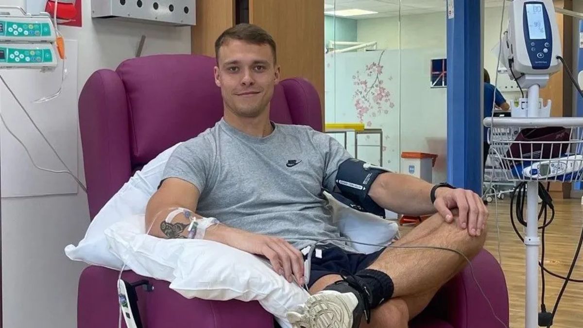 Összeomlott az élete, rákkal diagnosztizálták a 27 éves focistát