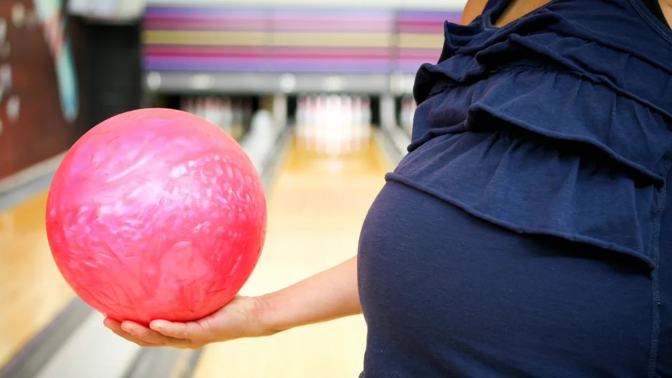 Szülési fájdalom: bowlinggolyókat gurítottak a gerincemen
