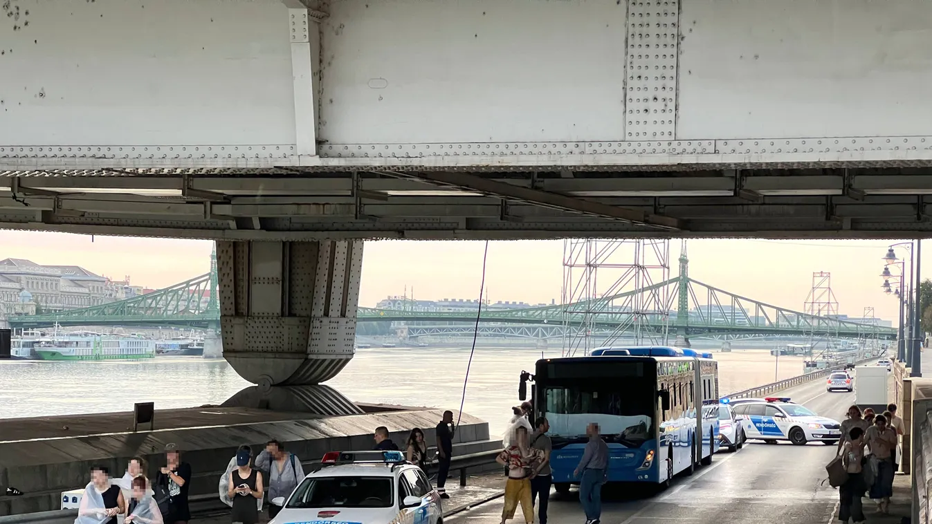 Itt vannak az első képek: bulizó fiatalok kerültek bajba az Erzsébet hídnál