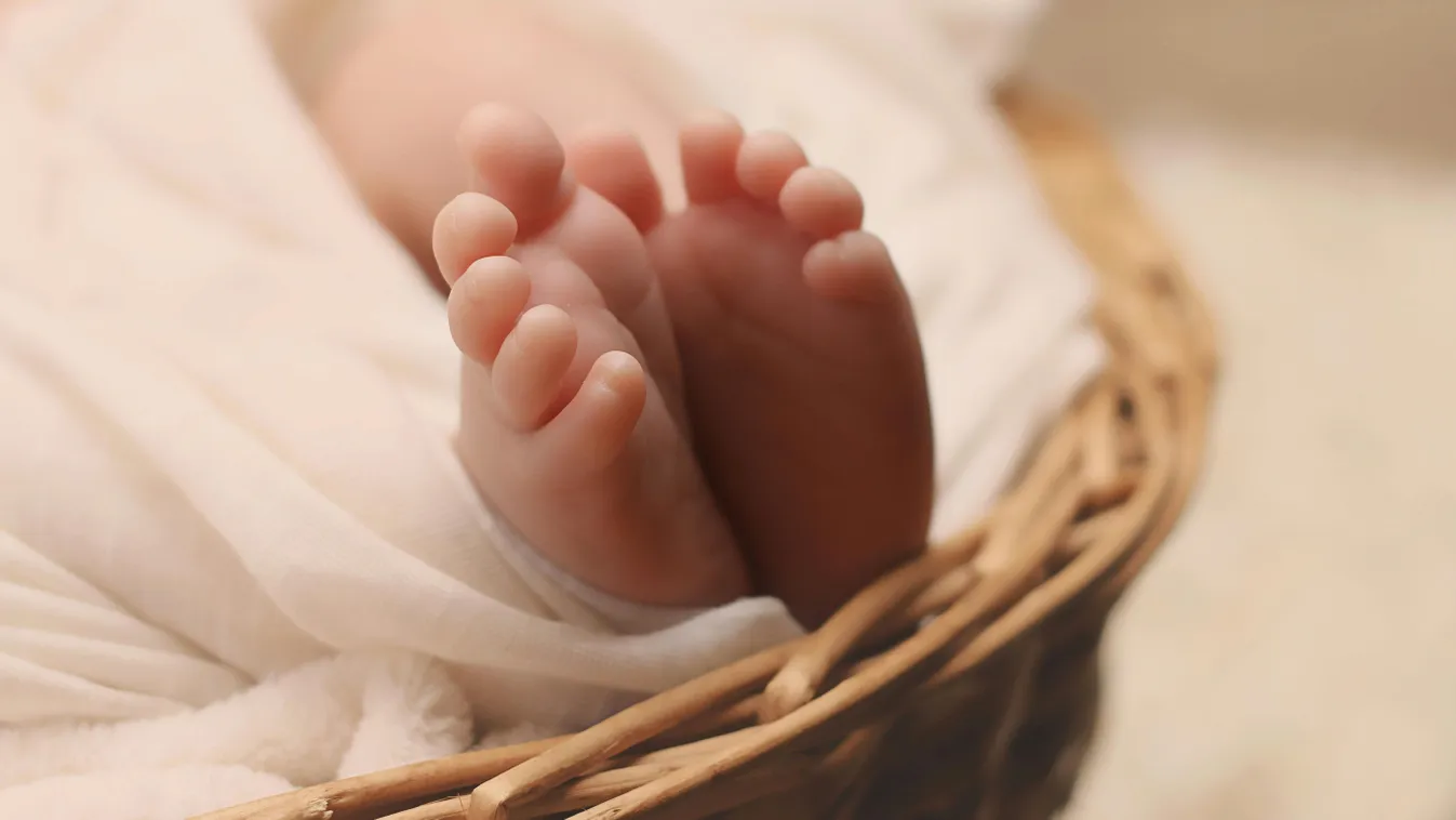 Dráma Budapesten: az újszülött nyakára tekeredett a köldökzsinór, apja mentette meg - Videó!