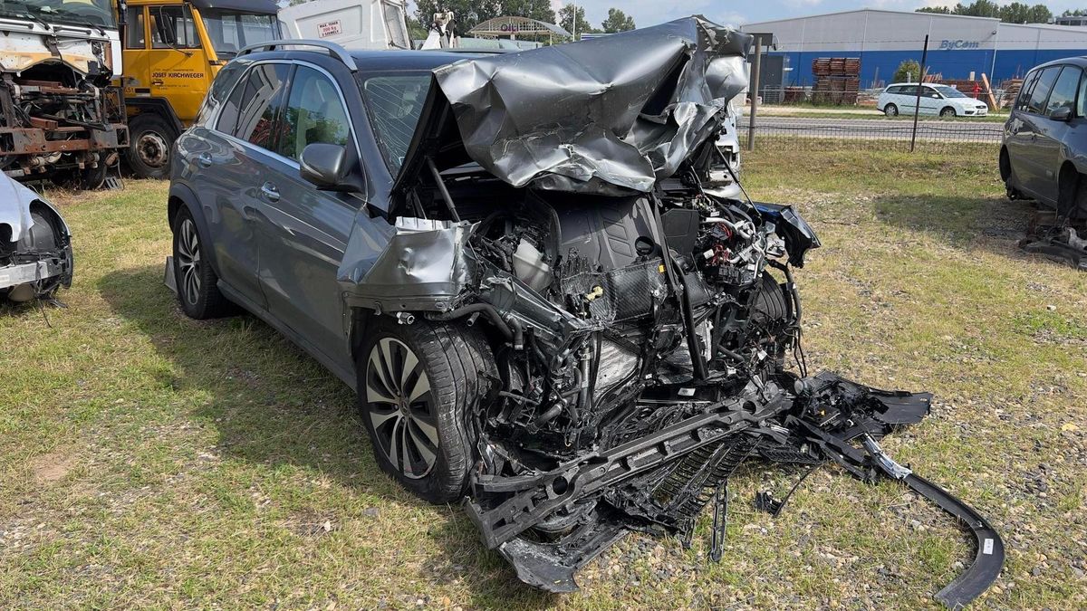 "Átszúrta a tüdőmet" - Balesetet szenvedett a P. Mobil menedzsere, küzdöttek az életéért - Fotók