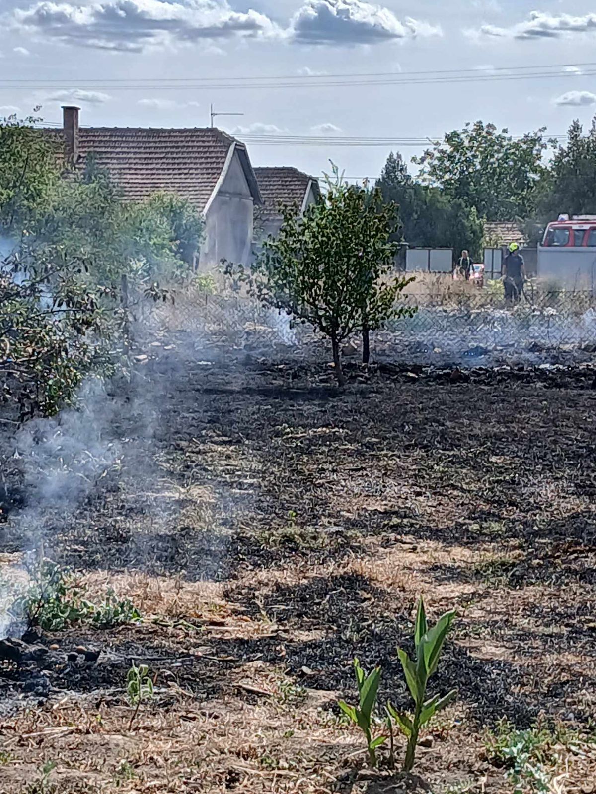 Három tűzoltóegység oltotta a lángokat /