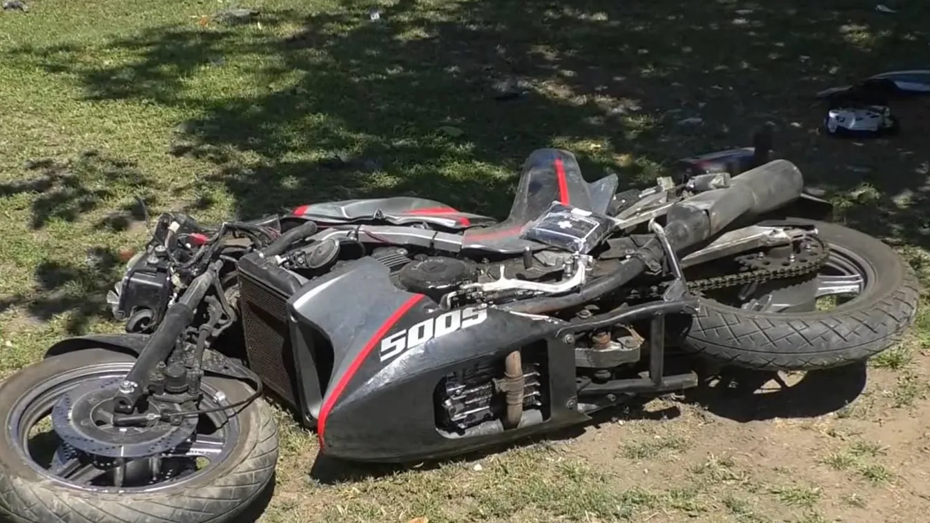 Parkoló autóba csapódott a motoros Gyulán: esélye sem volt a túlélésre