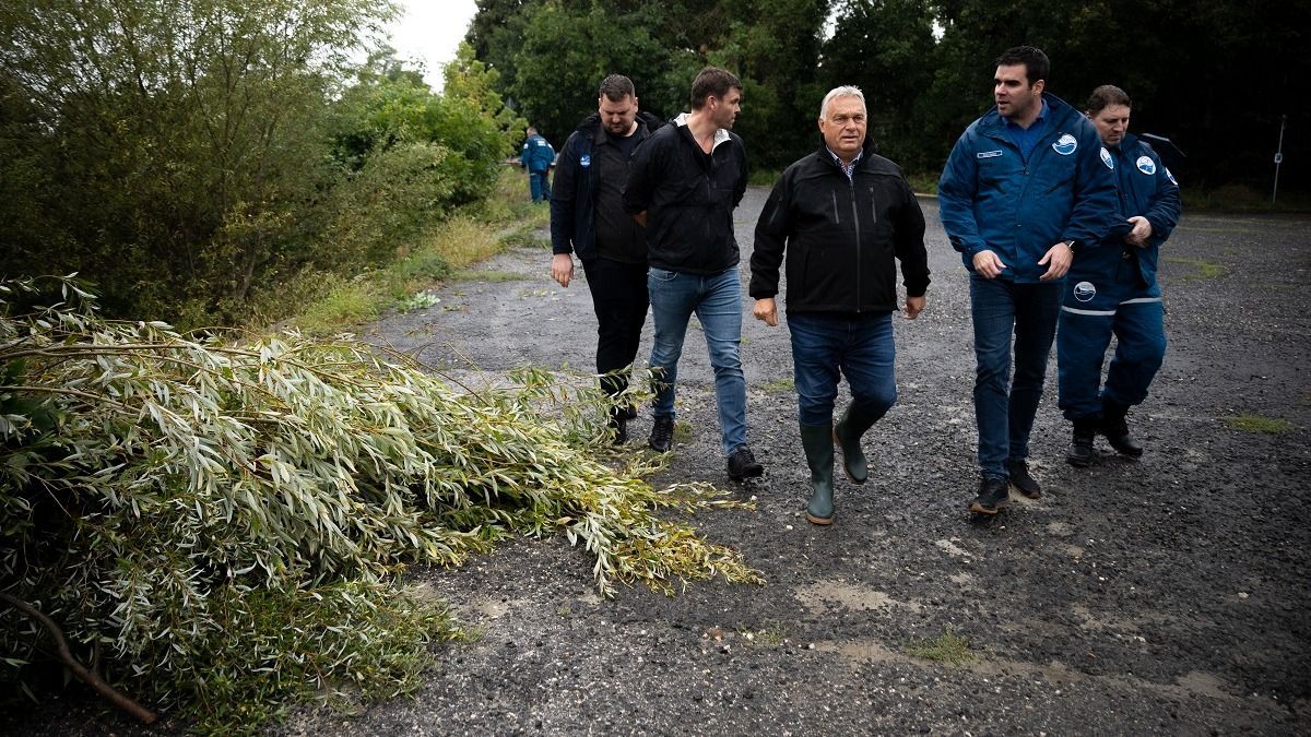 Orbán Viktor vezetésével ülést tartott az árvízvédelmi operatív törzs