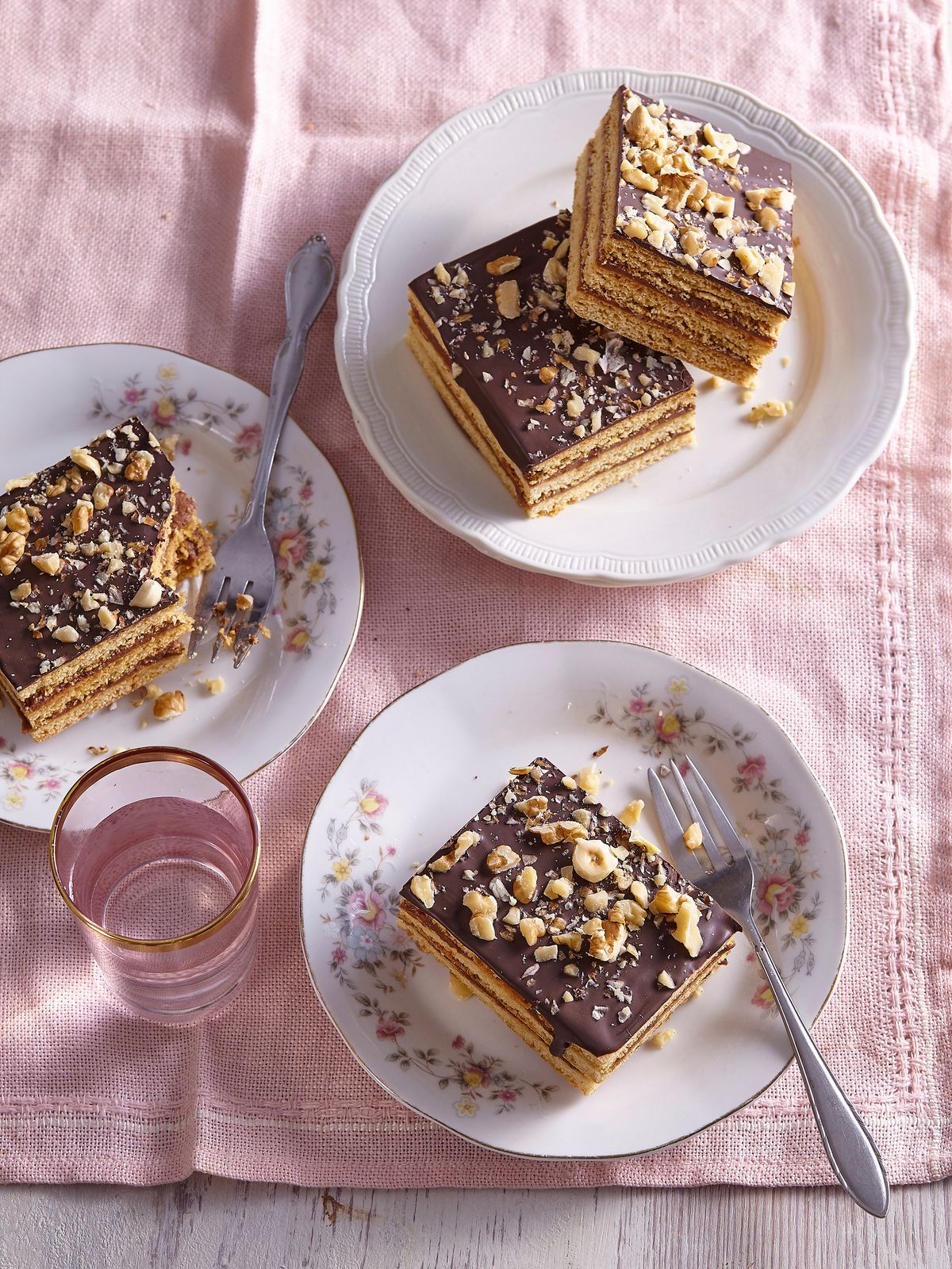 Walnut slices with chocolate