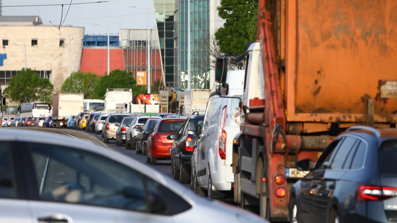 Most érkezett: Még a tömegközlekedés is megbénult Budapesten, nagy a baj a belvárosban
