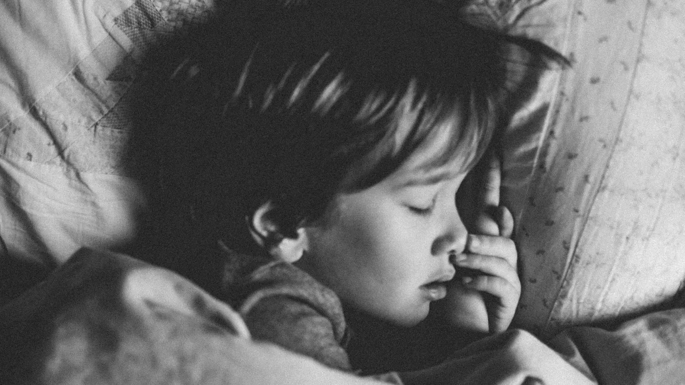 "Anya!" Megrázó felvétel arról, ahogy megver az óvónő egy hároméves kislányt