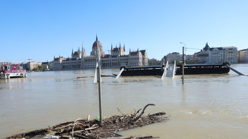 Fotókon a tetőzés: így érte el az árvíz Budapestet