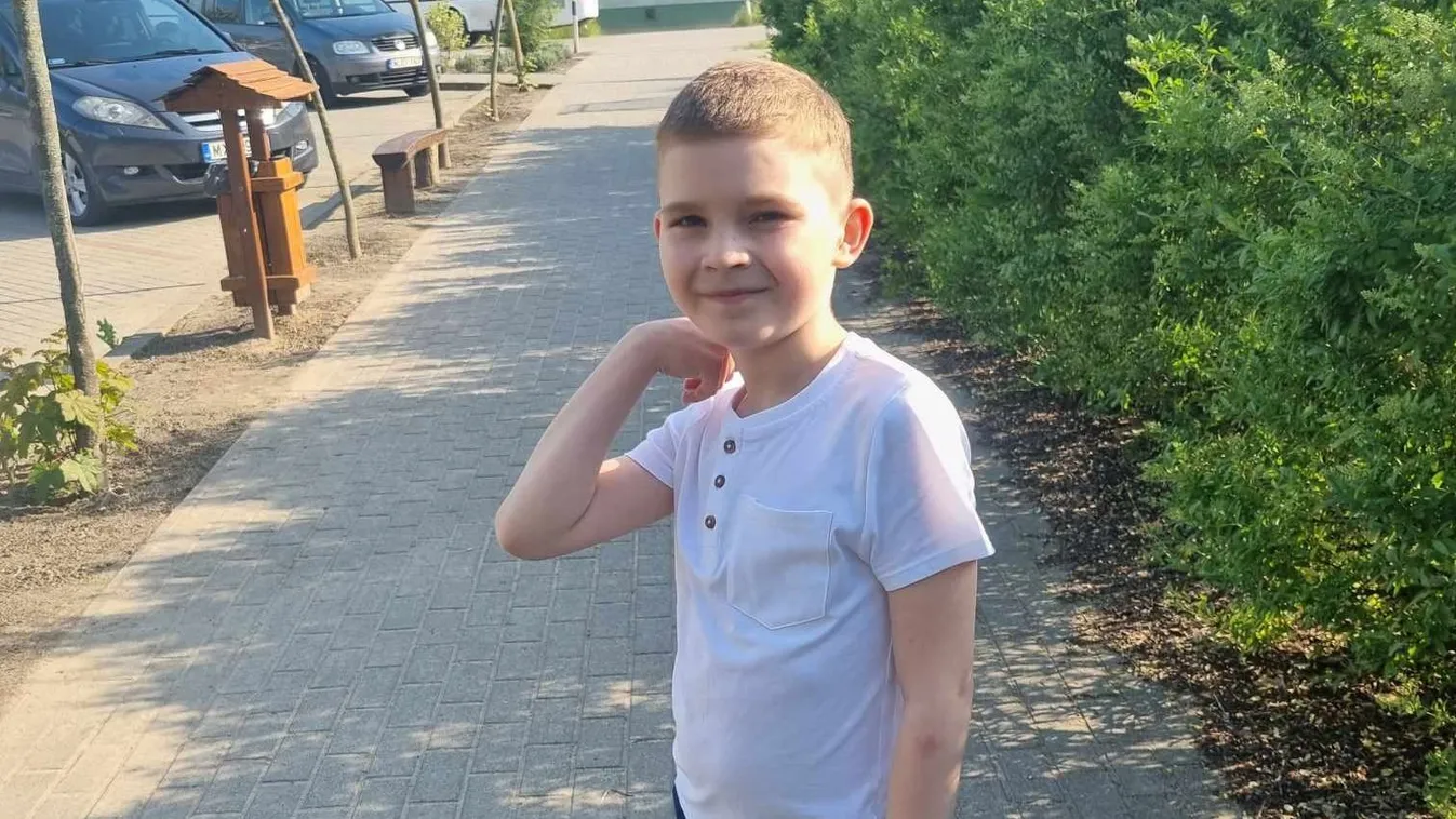 „Sokkal erősebb, mint mi vagyunk”: még a kórházban is tanul a 9 éves rákos Petike