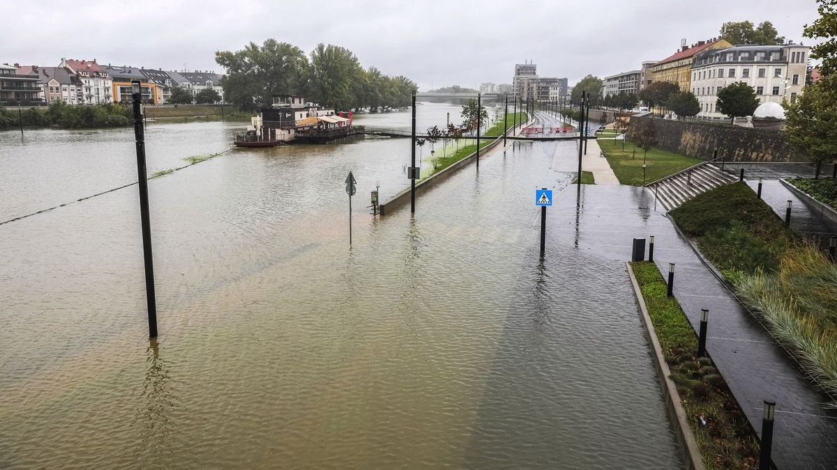 A hazai sztárokat sem kíméli az árvíz