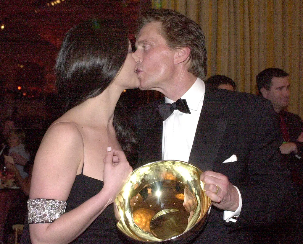 US-BENEFIT GALA-DOUGLAS-ZETA-JONES