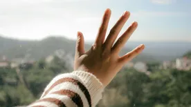 Súlyos tünetekre figyelmeztet az orvos, ez minden nőt érinti!