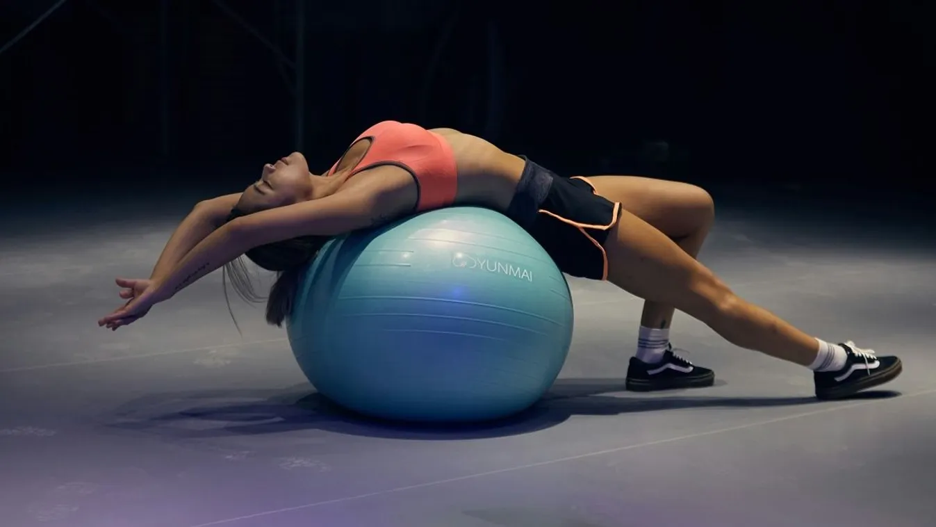 Újra divat a fitneszlabda, így fogyhatsz vele rengeteget