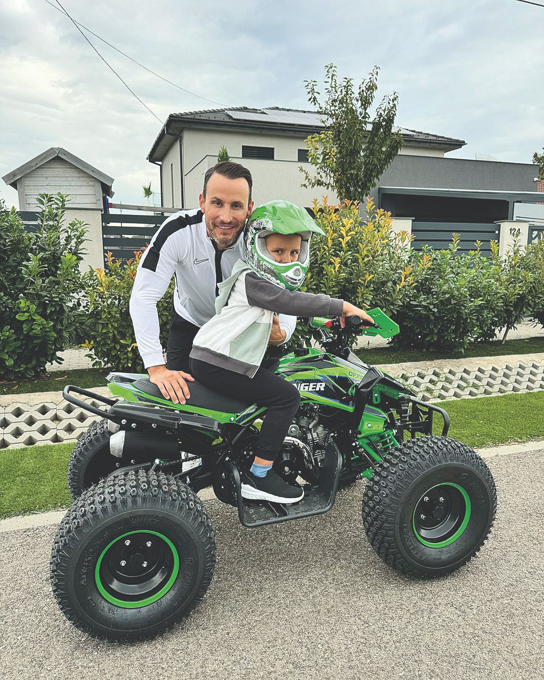 Szabó András Csuti nevelési elvei: ha jól viselkedik a gyerek és pónit kér, akkor pónit kap BORS