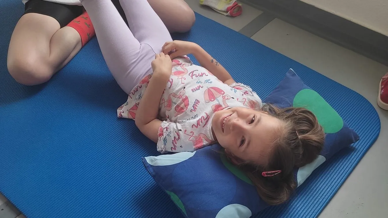 "Hátha meglesz rá a gyógymód" – gyógyíthatatlan betegsége miatt járásképtelenné válhat a 7 éves Nati