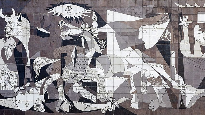 Mekkora nagyjából Picasso egyik leghíresebb, Guernica című festménye?