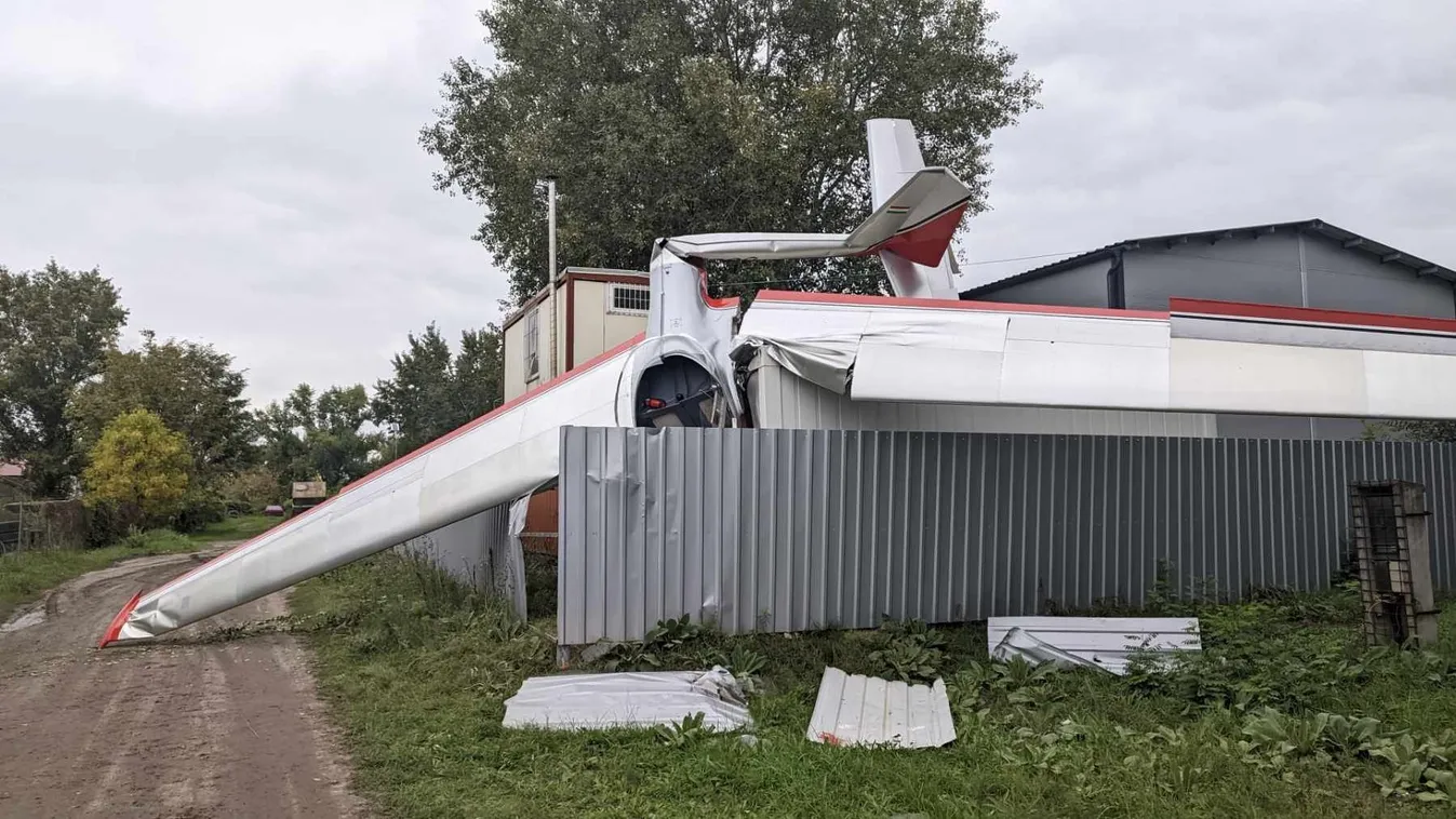 Most érkezett: vitorlázórepülő csapódott egy konténerbe Dunakeszin - döbbenetes, mi történt a pilótával - Fotóval