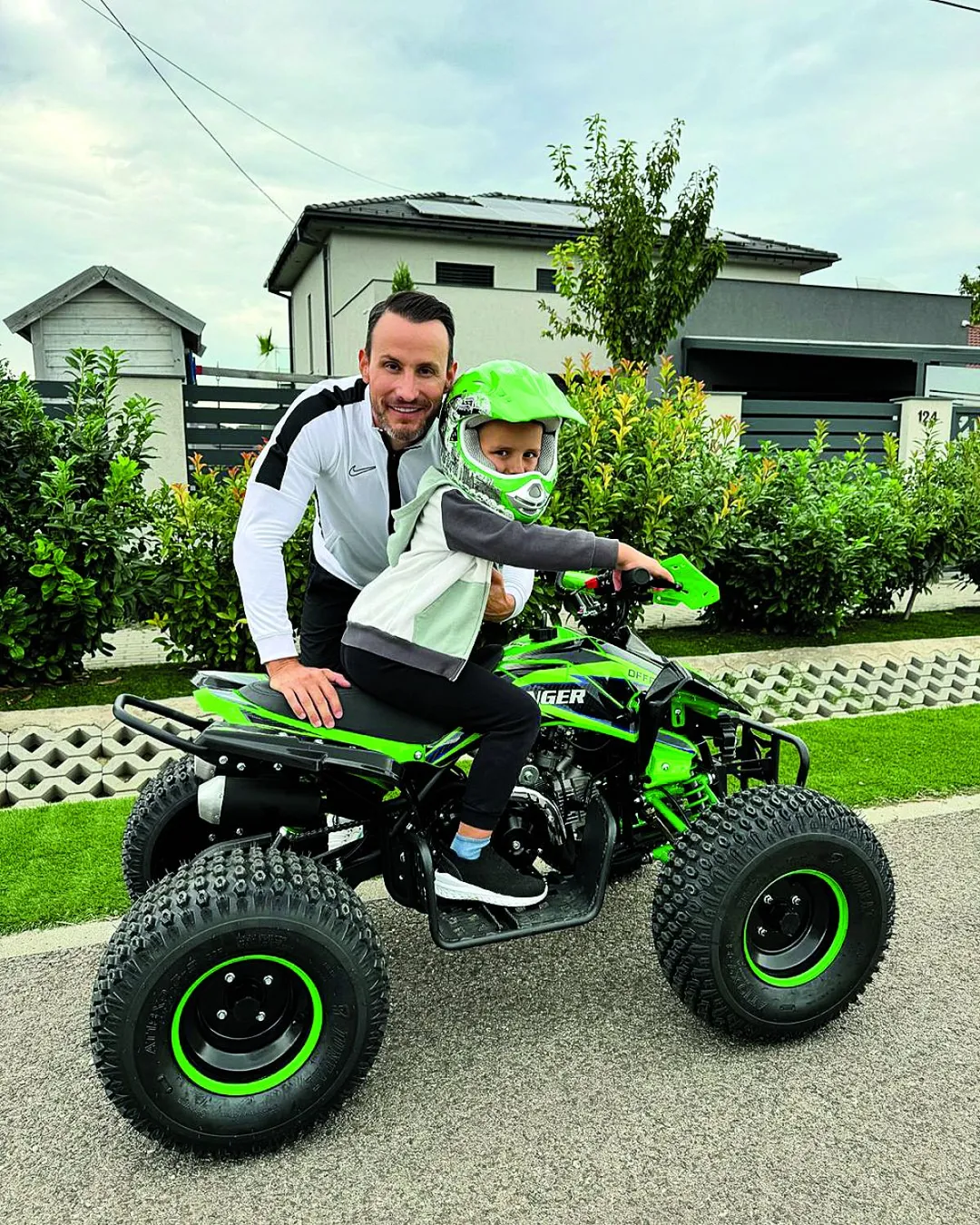 Szabó András Csuti nevelési elvei: ha jól viselkedik a gyerek és pónit kér, akkor pónit kap BORS