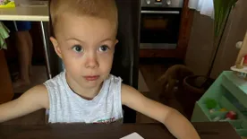"Amikor megkaptuk a diagnózist, összeomlottunk" – szorítja az idő a Duchenne-szindrómás Benit