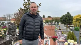 „Az angyalok másképpen ragyognak" – minden nap kimegy szerelme sírjához a 3 gyermekkel egyedül maradt Tibor
