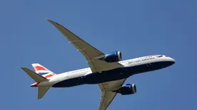 Elképesztő! Kiszippantotta a vákuum a pilótát a repülőgépből, így élte túl