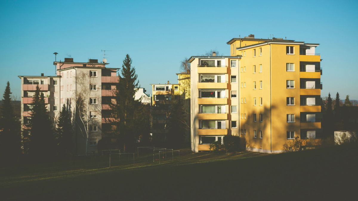 Most kaptuk a borzalmas hírt: kizuhant a negyedikről egy 4 éves kislány