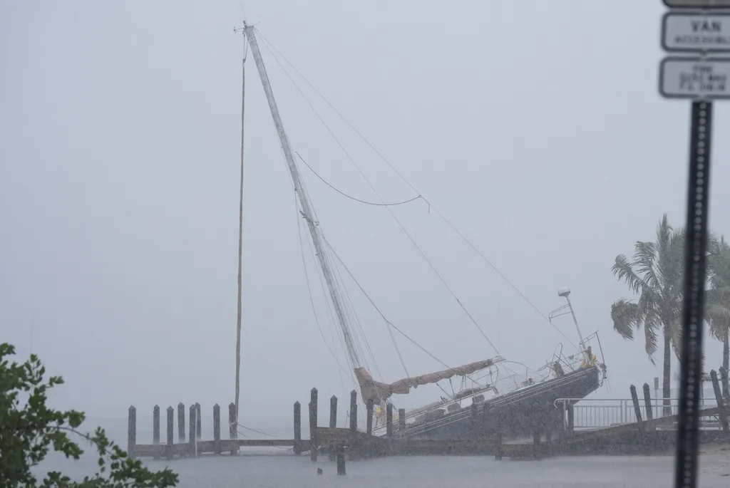 Hurricane Milton approaches Sarasota of Florida