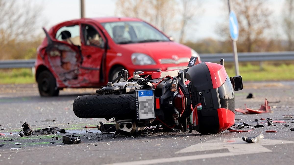 Teljes útzár lépett érvénybe: halálos motorbaleset történt - fotó