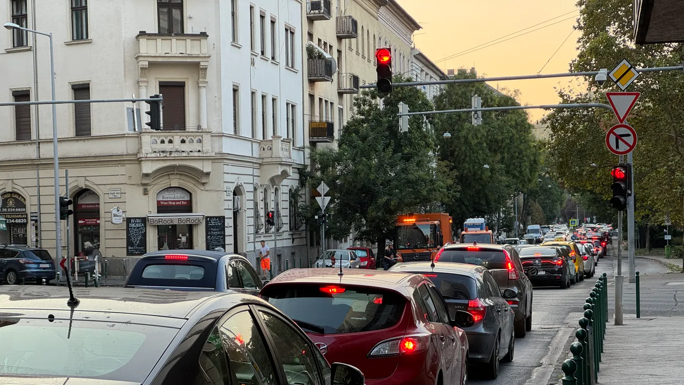 Most jött: Áll a forgalom Budapesten, az egész utat lezárták az autópálya felé