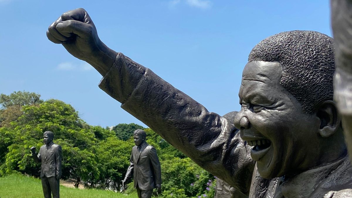 A Mandela-effektust sokan annak tulajdonítják, hogy agyunk hozzáad olyan elemeket egy dolog emlékéhez, amit odaillőnek vagy hiányzónak gondol.