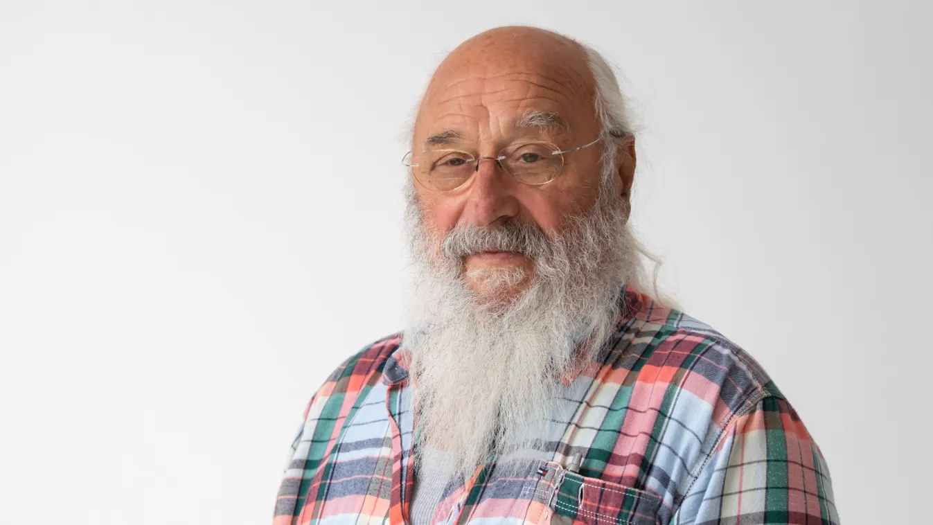 Mindig egy szál virágot hagy a nemrég elhunyt magyar zenész sírján az Apostol legendája