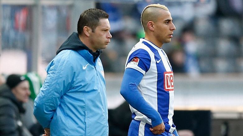 Dárdai Pál 2015-ben a Hertha akkori egyik legjobbjával, Ben-Hatirával, aki most 36 évesen a fia helyére pályázik