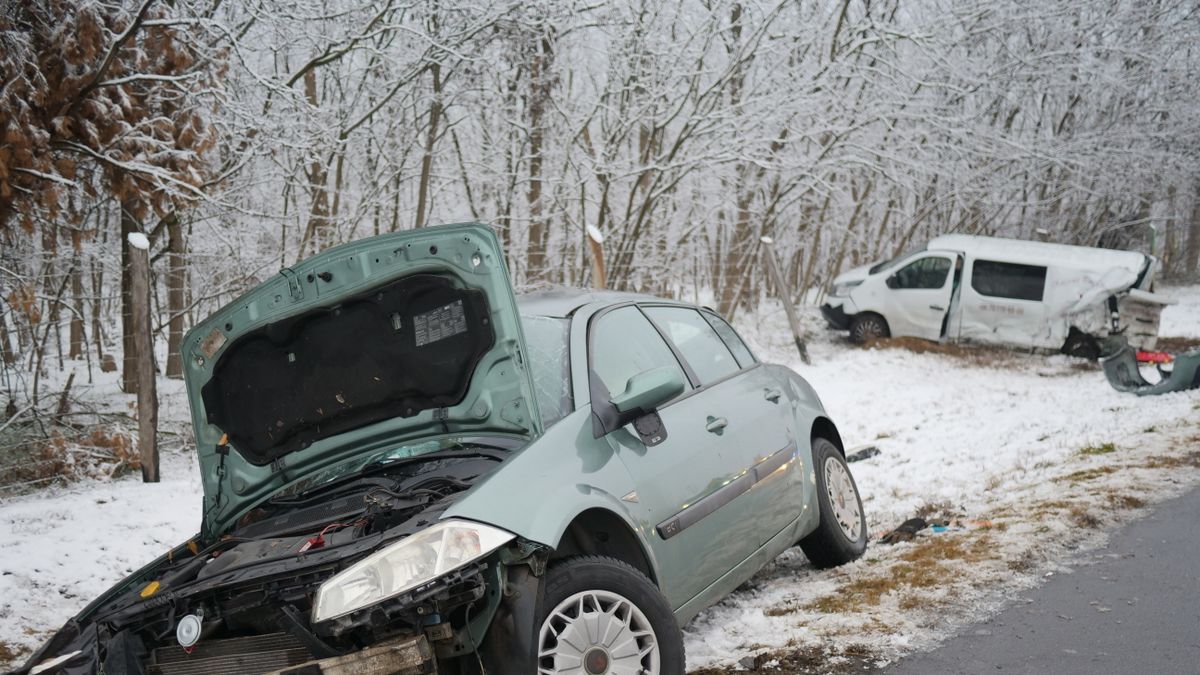 Sokkoló fotókat kaptunk az M5-ösön történt kettős tragédiáról