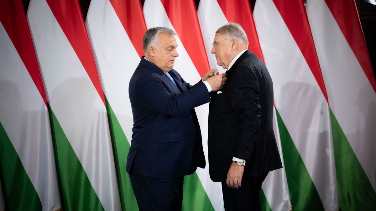 Orbán Viktor kitüntette Klaus Mangoldot