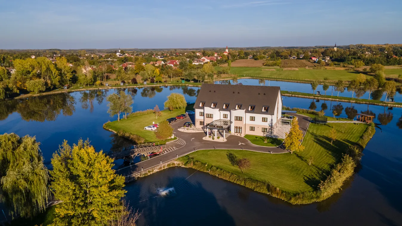 Mese a tó közepén: Élvezd a Sziget Hotel varázsát!