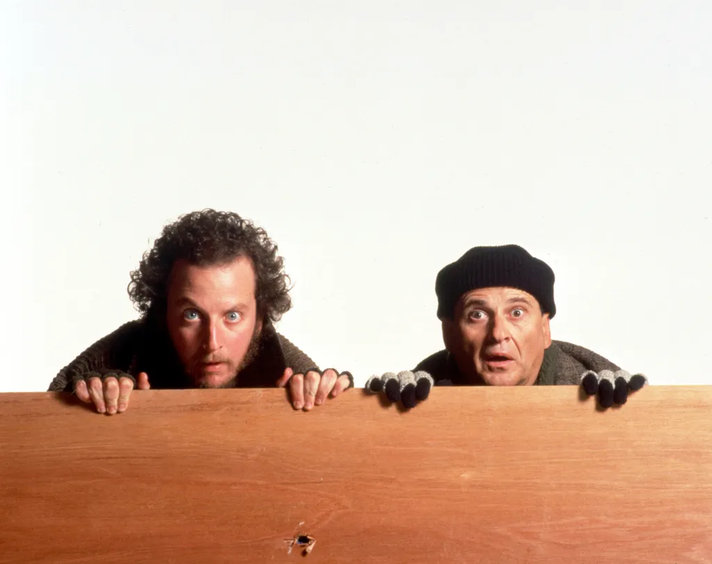 Daniel Stern, azaz Marvin "Marv" Merchants (balra), az egyik betörő.
