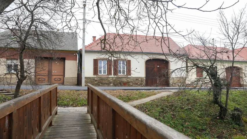 Így néz ki most Törőcsik Mari háza